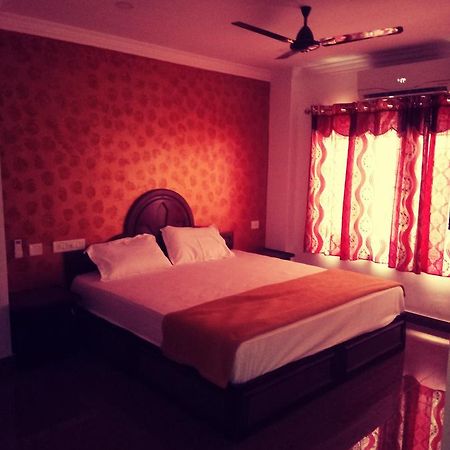 Hotel Rexon Residency Kattappana Esterno foto
