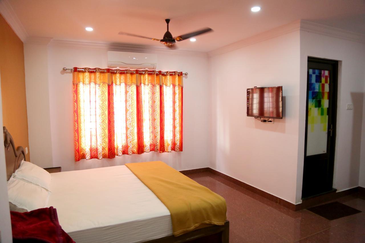 Hotel Rexon Residency Kattappana Esterno foto